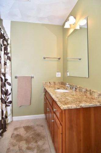 44 Boulevard Ave, Lincoln RI  02865-2108 exterior