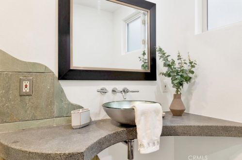 2340 Robinhood Pl, Orange CA  92867-1851 exterior