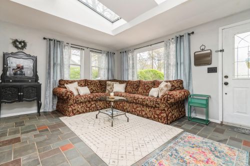 132 Malts Ave, West Islip, NY 11795-2510