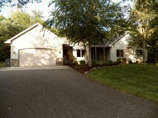 868 Alex Ln, Hudson, WI 54016-7961