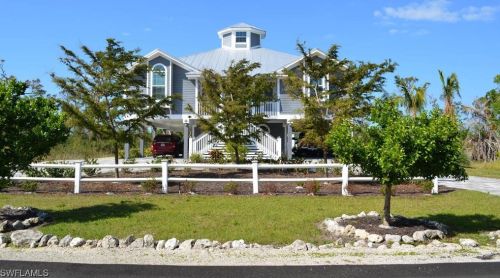 8563 Juneau Ct, Saint James City, FL 33956-0032
