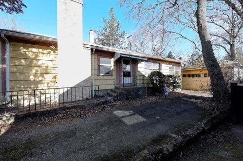 107 Cole Ave, Providence, RI 02906-4629