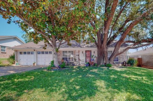 2941 Portales Dr, Fort Worth, TX 76116-4822