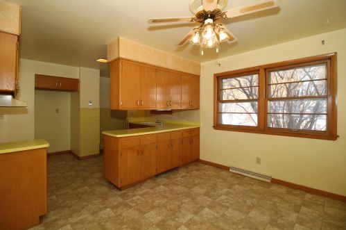 7200 Lakefield Dr, Milwaukee WI  53219-4024 exterior