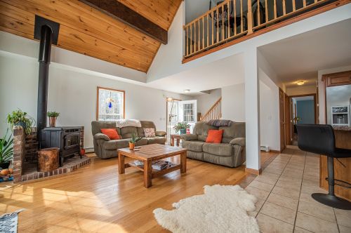 23 Jackson Ridge Rd, Danbury NH  03230-4147 exterior