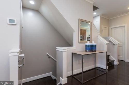 926 4 St, Washington DC 20003-3461 exterior