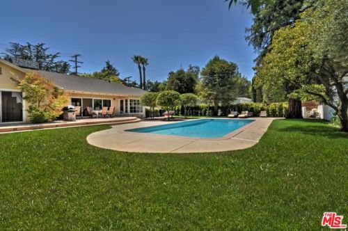 4375 Hayvenhurst Ave, Van Nuys, CA 91436-3555