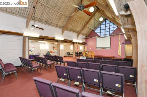 2220 Crestview Dr, West Pittsburg, CA 94565-7407