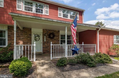 330 Woodlyn Dr, Collegeville, PA 19426-2722