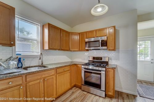 16 Barberie Ave, Monmouth Hills NJ  07732-1520 exterior