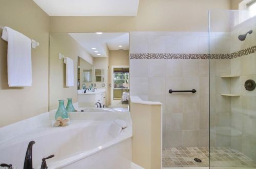 8599 Ibis Cove Cir, Naples FL  34119-7746 exterior