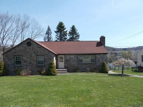 1715 Hillside Ave, Windber, PA 15963-2431