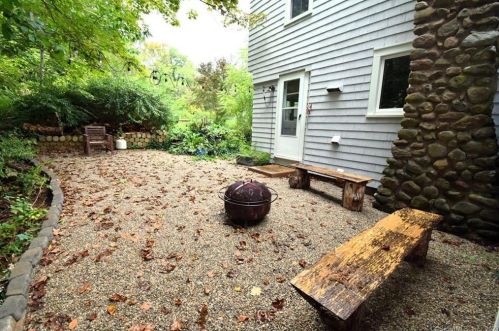 168 Sea Hill Rd, North Branford CT  06471-1406 exterior