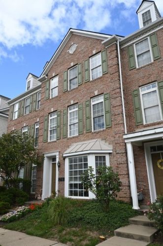 218 Park Square Ln, Pittsburgh, PA 15238-3158