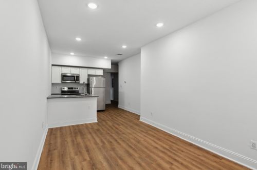2718 11th St, Philadelphia, PA 19148-4902