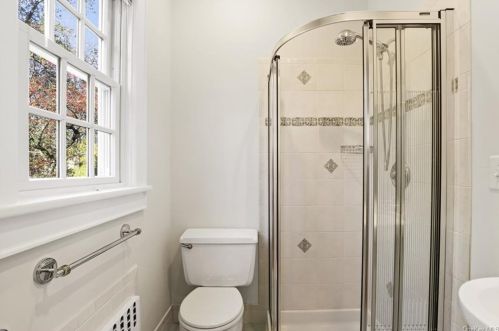 9 Avondale Rd, White Plains NY  10605-4101 exterior