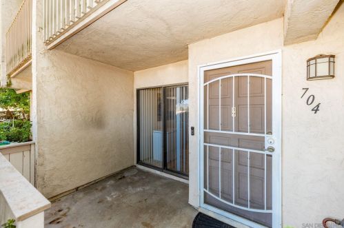 704 Silver Dr, Vista CA  92083-4243 exterior