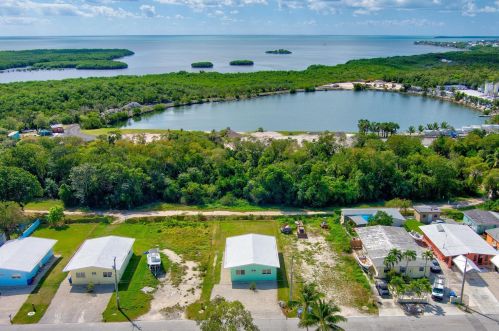 40 Hibiscus Ln, Key Largo, FL 33037-4545