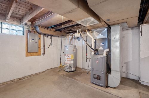 111 Warren Dr, New Kensington PA  15068-5256 exterior