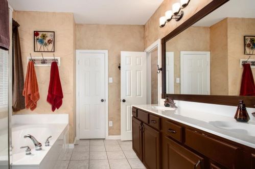 4217 Tiffany Dr, Lewisville TX  75022-0951 exterior
