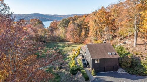 66 Mountain Rd, Brookfield Center, CT 06804-1908