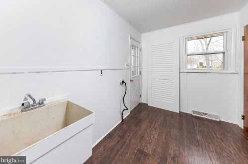 302 Delaware Ave, West Deptford NJ  08063-1015 exterior