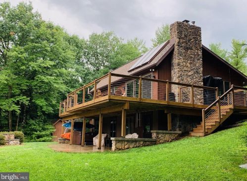 9 Woods Rd, Palmerton, PA 18071-5278