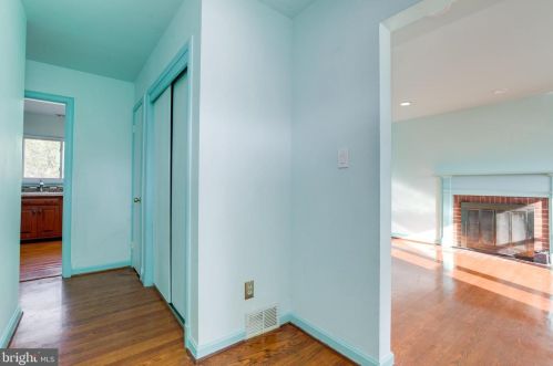 3162 Patrick Henry Dr, Falls Church, VA 22044-1825