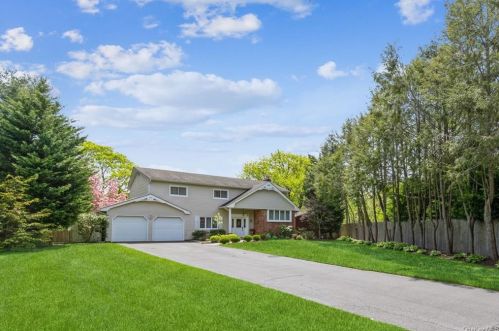 4 Carla Ct, Huntington Station, NY 11746-2761