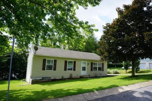 24 Oriole Dr, Cross Roads, PA 17322-9228