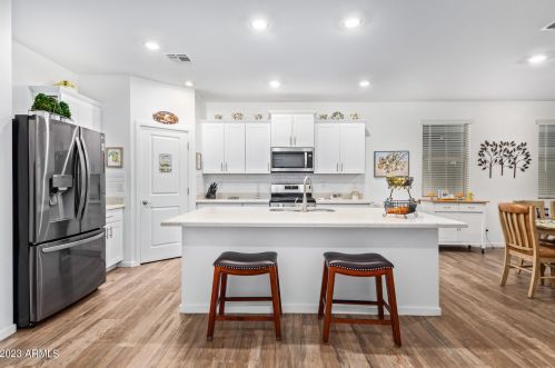 6766 Encinas Ln, Phoenix, AZ 85043-1910