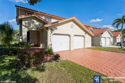 7415 Coldstream Dr, Hialeah FL  33015-2205 exterior