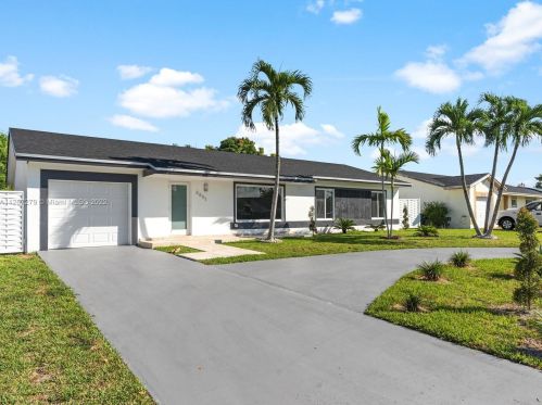 6651 199th St, Hialeah, FL 33015-2142