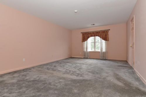 73 Jamie Ct, Airmont NY  10901-7016 exterior