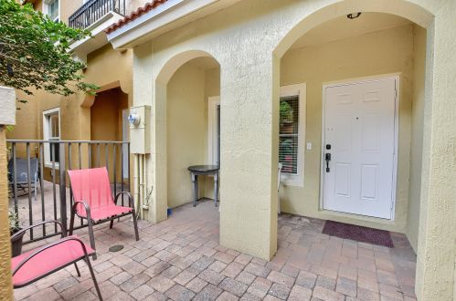 386 Lake Monterey Cir, Boynton Beach, FL 33426-8444