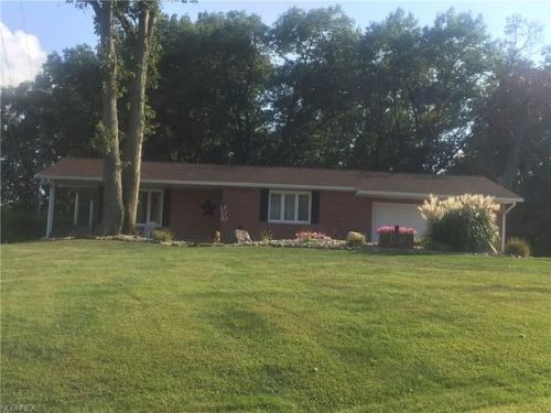 1710 Hillcrest Dr, Parral, OH 44622-7302