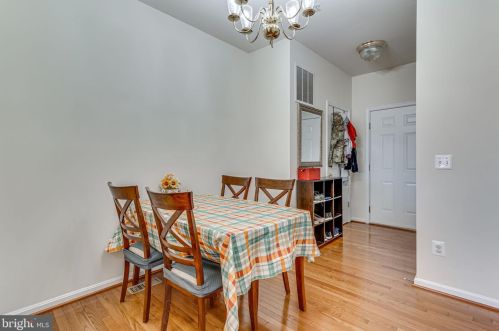 2998 Chinkapin Oak Ln, Woodbridge VA  22191-7514 exterior