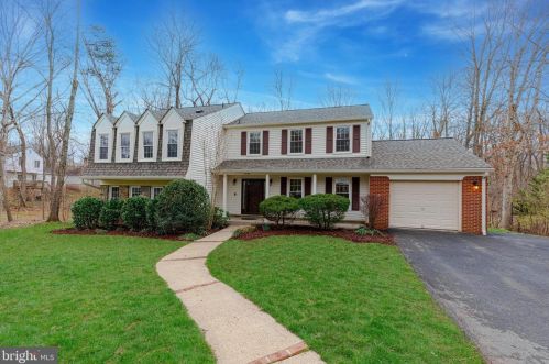 12188 Holly Knoll Cir, Great Falls, VA 22066-1226