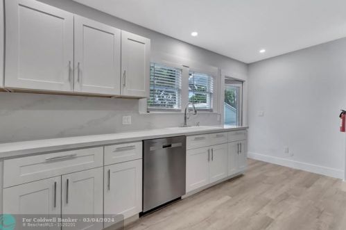 320 4 Ave, Delray Beach FL  33444-2717 exterior