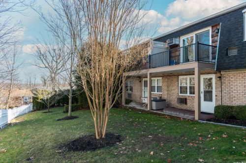 10 Harbour Ln, Muttontown NY  11771-2728 exterior