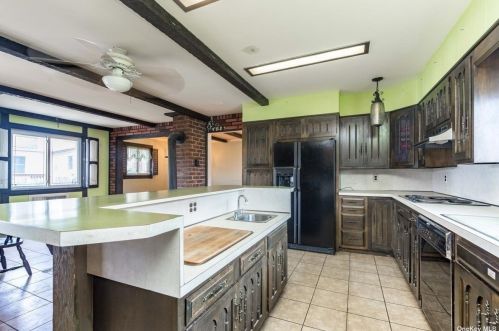 2143 Waltoffer Ave, North Bellmore NY  11710-1532 exterior