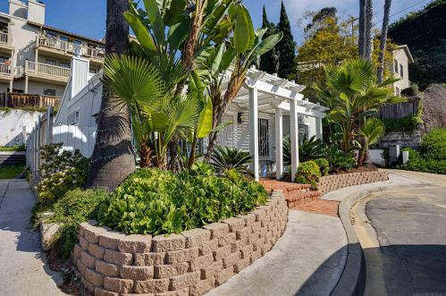 2242 Congress St, San Diego CA 92110-2822 exterior