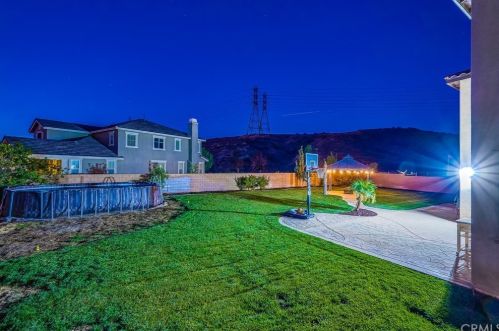 34652 Boros Blvd, Beaumont CA  92223-7466 exterior