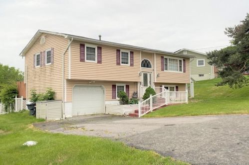 27 Hawthorn Ave, Warwick, NY 10990-1716