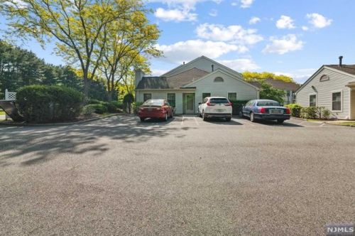 72 Fromm Ct, Mahwah NJ  07430-2958 exterior