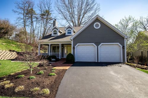 3862 Chimney Hill Dr, Cincinnati, OH 45241-3808