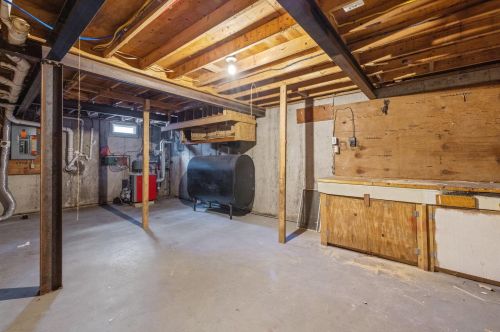 12 Barry Highlands Rd, Danbury NH  03230-4700 exterior