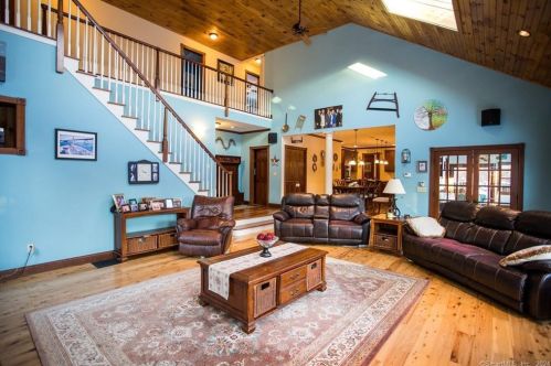 2 Deepwood Dr, Norwich CT  06360-1608 exterior