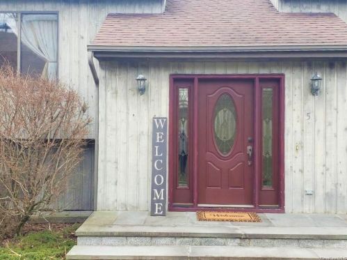 5 Tommy Ct, Mahopac, NY 10541-1055