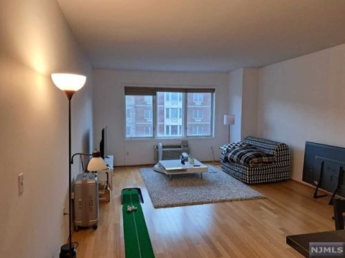 3401 City Pl, Edgewater NJ  07020-3146 exterior